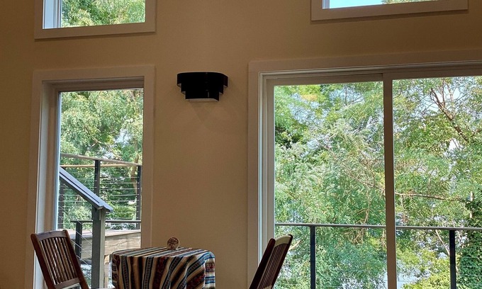 Riva Apartment | Brand new beautiful in-law suite loft above garage with river View