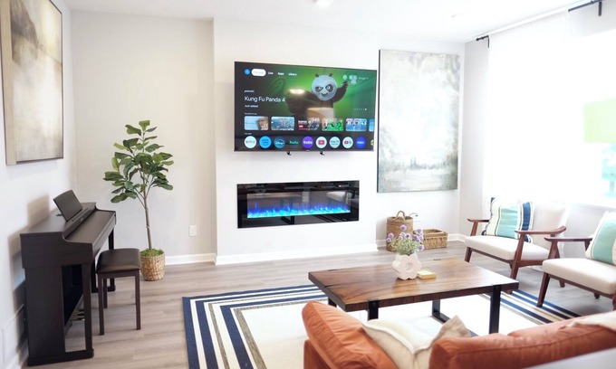 West St. Paul House | BRAND NEW BUILD! gourmet kitchen, King bed, 75” Smart TV, close to MSP, St Paul