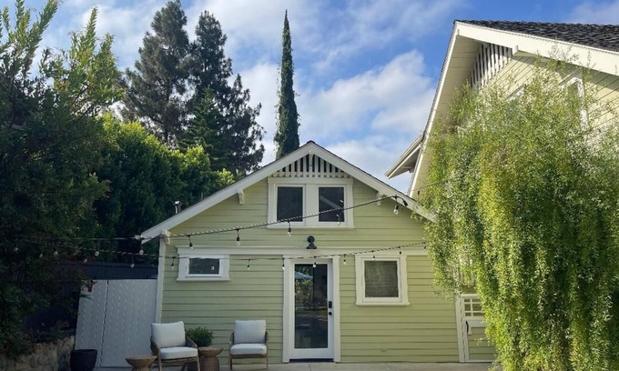 Glenwood Cottage | Brand New Charming Guest House in lovely Northwest Glendale CA. Private &Quiet