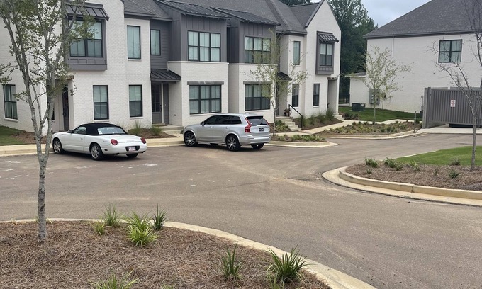 Oxford Condo | Brand new condo available, 5 minutes to stadium and 1.5 miles off the square.