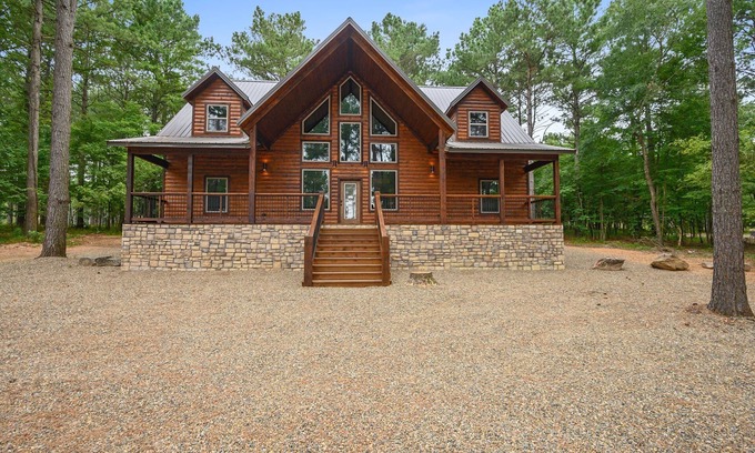 Broken Bow Cabin | BRAND NEW CONSTRUCTION 7 BEDROOM ON A POND, Near Broken Bow Lake.
