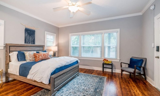 Little Armenia Apartment | Brand New Hollywood Unit + Free Wifi