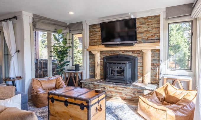 Mammoth Lakes Apartment | Brand New Listing! 5 minute walk to Canyon Lodge! Newly Updated Two-Bed, Two-Bath, Mountainback #14