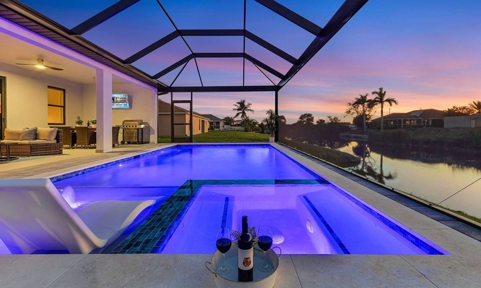 Diplomat House | Brand New & Luxurious, Sunsets, Heated Pool & Spa - Villa Palm Breeze - Roelens