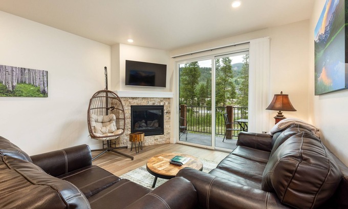 Lakeside Village Condo | Brand New Luxury Condo/Stunning Mountain Views/Shared Hot Tub/Shuttle to Lifts