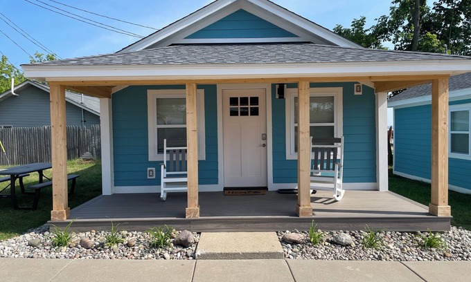 Houghton Lake Cabin | Brand New Modern Cabin Steps away from beautiful Houghton Lake