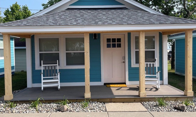 Houghton Lake Cabin | Brand New Modern Cabin Steps away from beautiful Houghton Lake