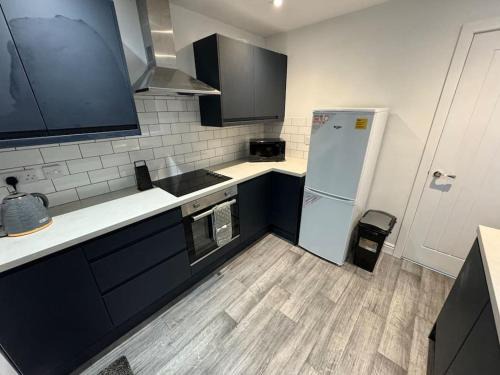 Hull House | Brand new refurb 8 person house