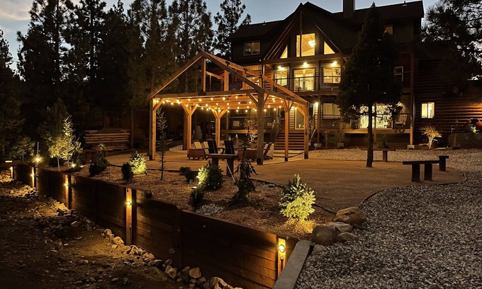 Big Bear Ski Chalet | Brand New Stylish Chalet Fire Pit Duplex