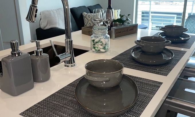 Greenway Plaza-Upper Kirby Apartment | Brand New Stylish One Bedroom Apartment