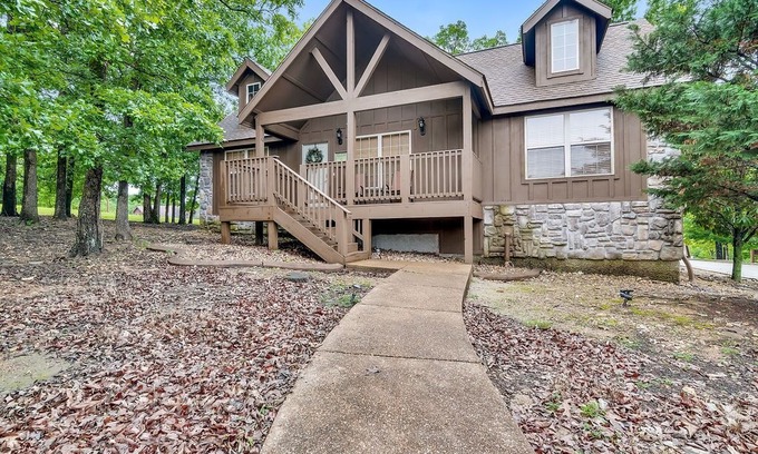 Reeds Spring Cabin | Branson Cabin with two Master Suites!