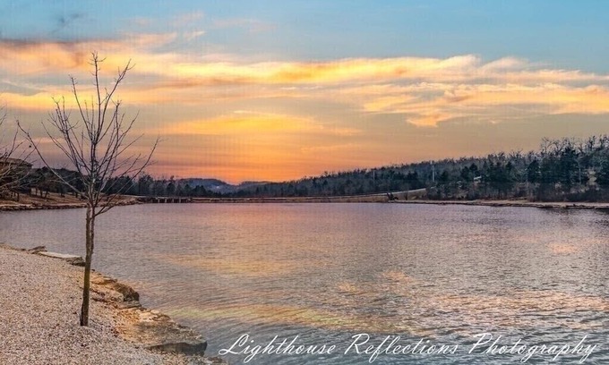 Reeds Spring Cabin | Branson Cabin with Two Primary Suites!