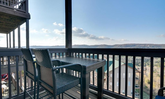 Indian Point Apartment | Branson Condo with Pool Near Silver Dollar City!