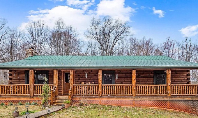 Oakpark Cabin | Breathe deep, stay cozy — spacious log cabin living on 30 acres in Aroda, VA