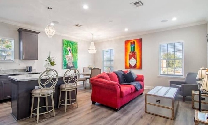 Tulane - Gravier Condo | BREATHTAKING! 5 Bedroom home near *FRENCH QUARTER*