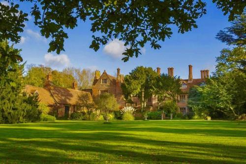 Burnham-on-Crouch House | Breathtaking Elizabethan Manor House