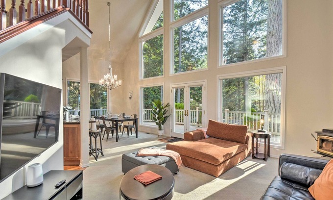 Hansville Cabin | Breathtaking Hansville Cabin w/ Fire Pit!