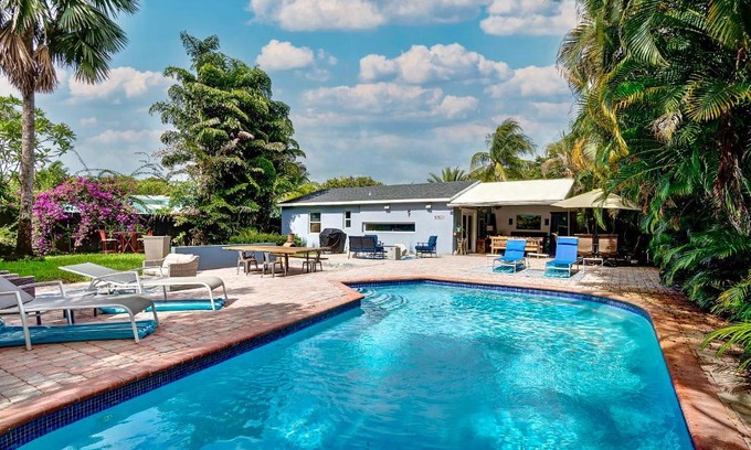 South Middle River House | Breathtaking House and Backyard Near Wilton Manors