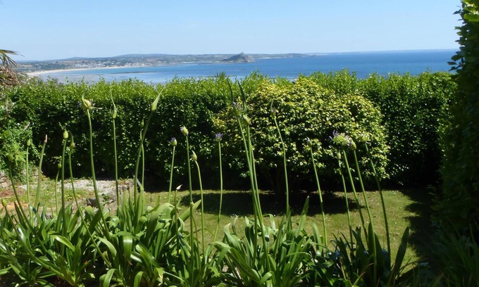 Chysauster Apartment | Breathtaking Sea Views Modern Luxury Spacious Apt, Garden, Parking