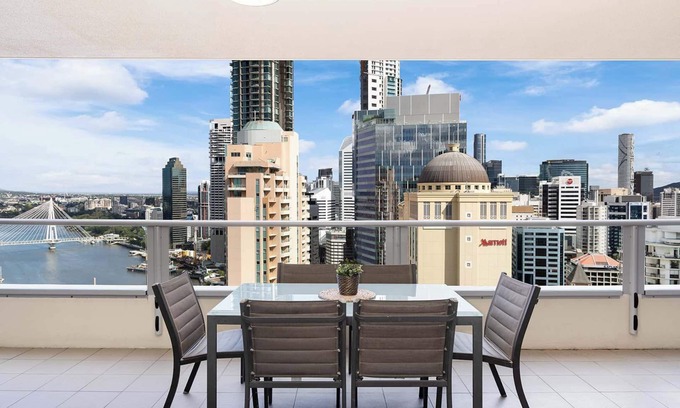 Brisbane Central Business District Apartment | Breathtaking Views|Premium Family sized Apartment