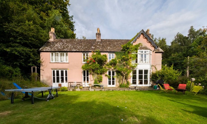 Crickhowell House | Brecon Beacons Country Home, sleeps 15+ family/pet friendly, perfect for walking