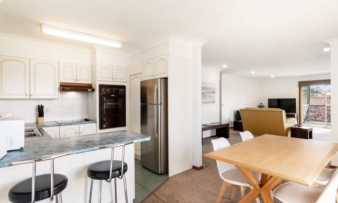 Malua Bay House | Breezy Bungalow at Malua