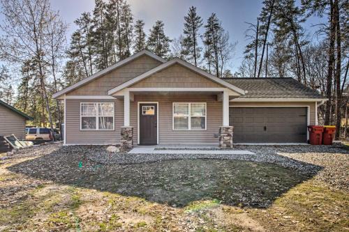 Breezy Point House | Breezy Point Cabin with Fire Pit - Walk to Lake
