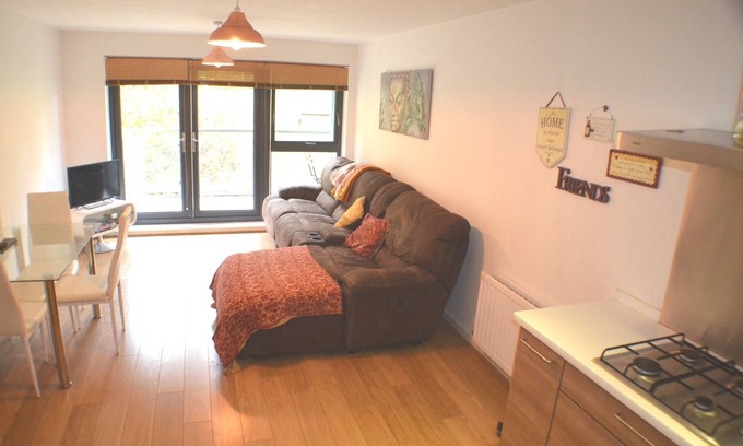 Brentwood Apartment | Brentwood Town Retreat - 2 Bedroom Apartment