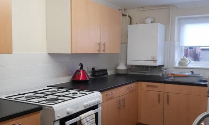 Dunstable House | Brentwood Townhouse - Huku Kwetu (5 Bedr Sleep 9+)