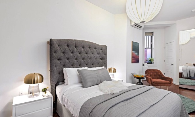 Downtown Baltimore Hotel | Brexton Hotel | Bright & Beautiful Studio