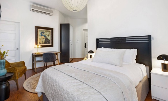 Downtown Baltimore Hotel | Brexton Hotel | Cozy Open Studio