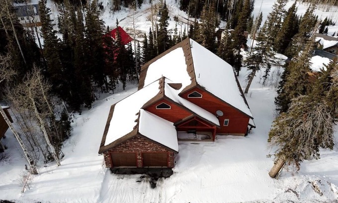 Brian Head Cabin | Brian Head Cabin, 1 min to slopes, skiing, fishing, sleeps 18