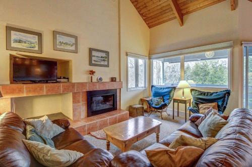 Warren Apartment | Bridges 95