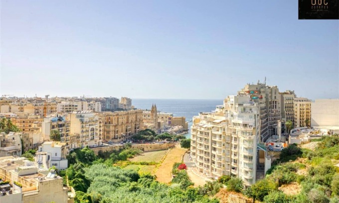 Il-Balluta Apartment | Bright 3BR Apt in St'Julians with Balcony Views!