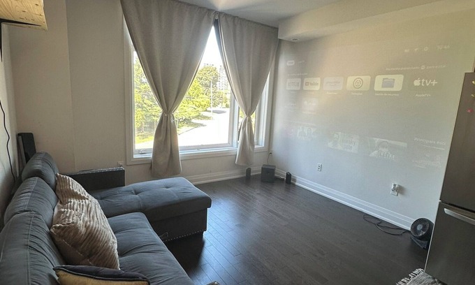 North York House | Bright and Beautiful 2-Bedroom Townhouse Retreat