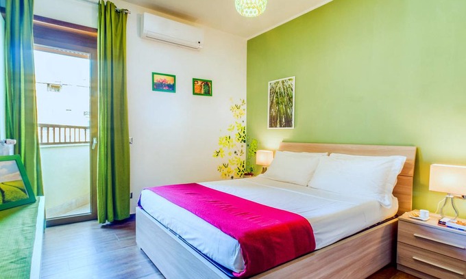 San Lorenzo Apartment | Bright and colorful flat in San Lorenzo