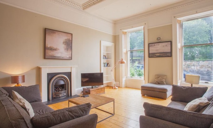 Pollokshields Apartment | Bright and cosy 1 bed apartment in Pollokshields