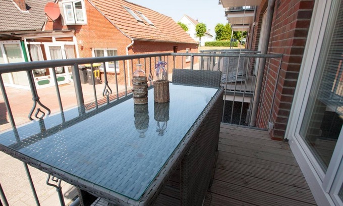 Wittmund Apartment | Bright and friendly: the modern first floor apartment was renovated in April.