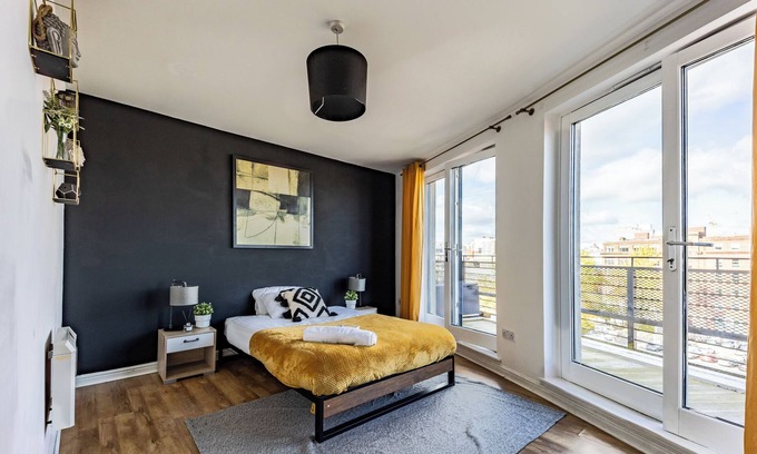 City Centre Glasgow Apartment | Bright and spacious 1bed penthouse in Glasgow's city centre