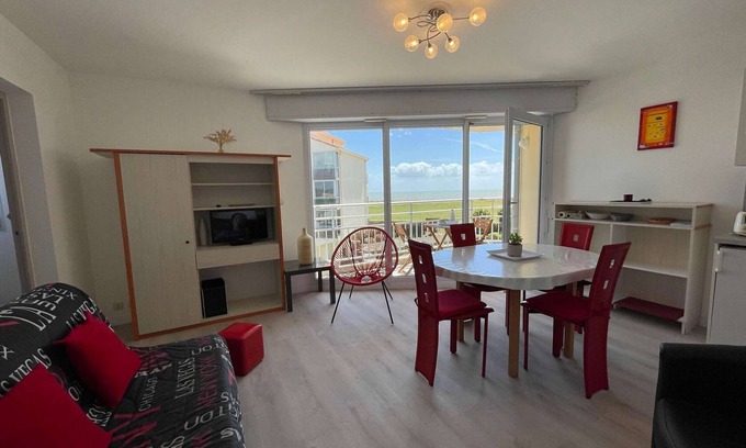 Saint-Jean-de-Monts Apartment | Bright apartment, heated pool, private parking