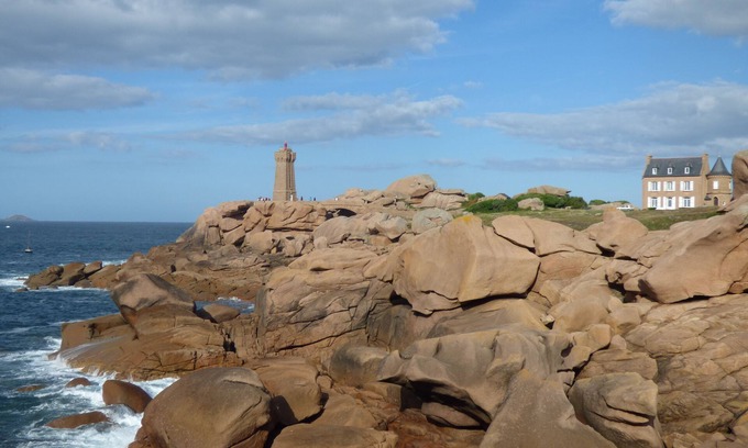 Perros-Guirec Apartment | Bright apartment, south terrace, 3-star rating, parking, 100m from the beach