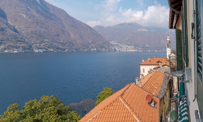 Nesso Apartment | Bright apartment in Nesso with lake view!