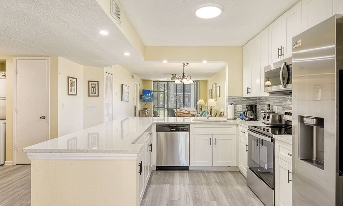 South Bradenton Condo | BRIGHT, BEAUTIFULLY UPGRADED FIRST FLOOR END-UNIT AT SHOREWALK