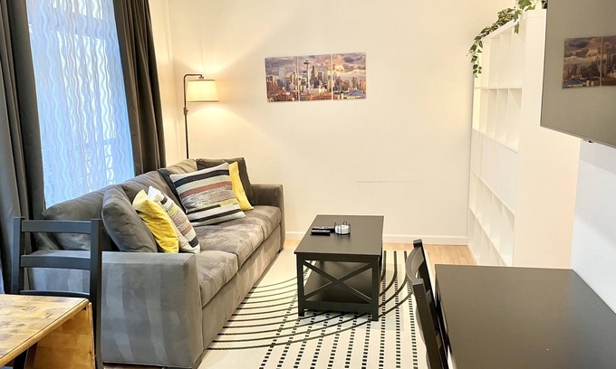 Belltown Condo | Bright Belltown Studio