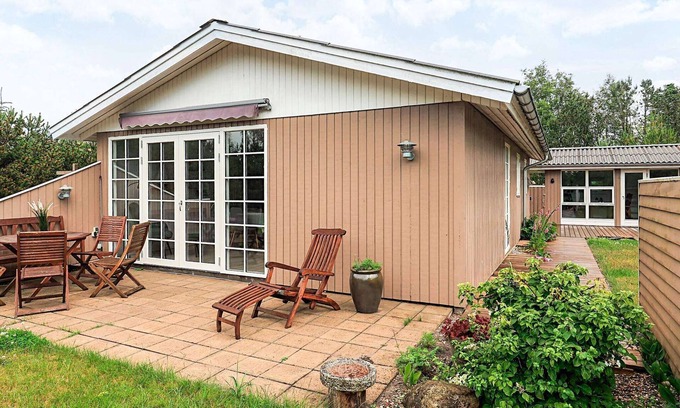 Hou House | Bright Cottage by the Lagoon-By Traum
