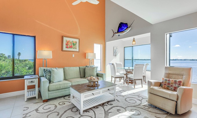 Englewood Condo | Bright Englewood Gem: Rooftop Patio, Walk to Beach
