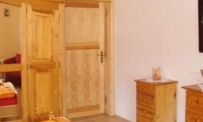 Frankenhain Apartment | Bright flat in Frankenhain with barbecue