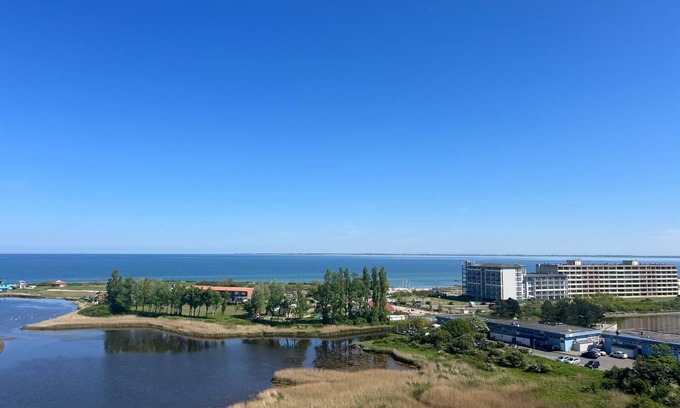 Heiligenhafen Apartment | Bright, friendly furnished apartment on the 9th floor.