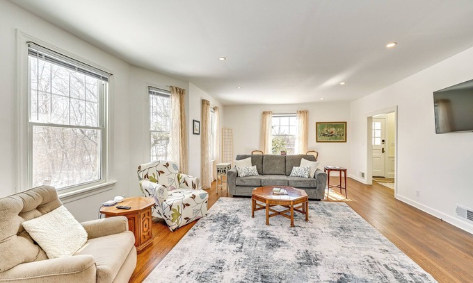 La Porte House | Bright Home Near Pine Lake w/Deck & Yard