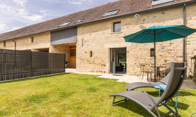 Saint-Jores Cottage | Bright house with terraces and garden in Montsenelle